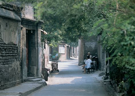 HUTONG .
